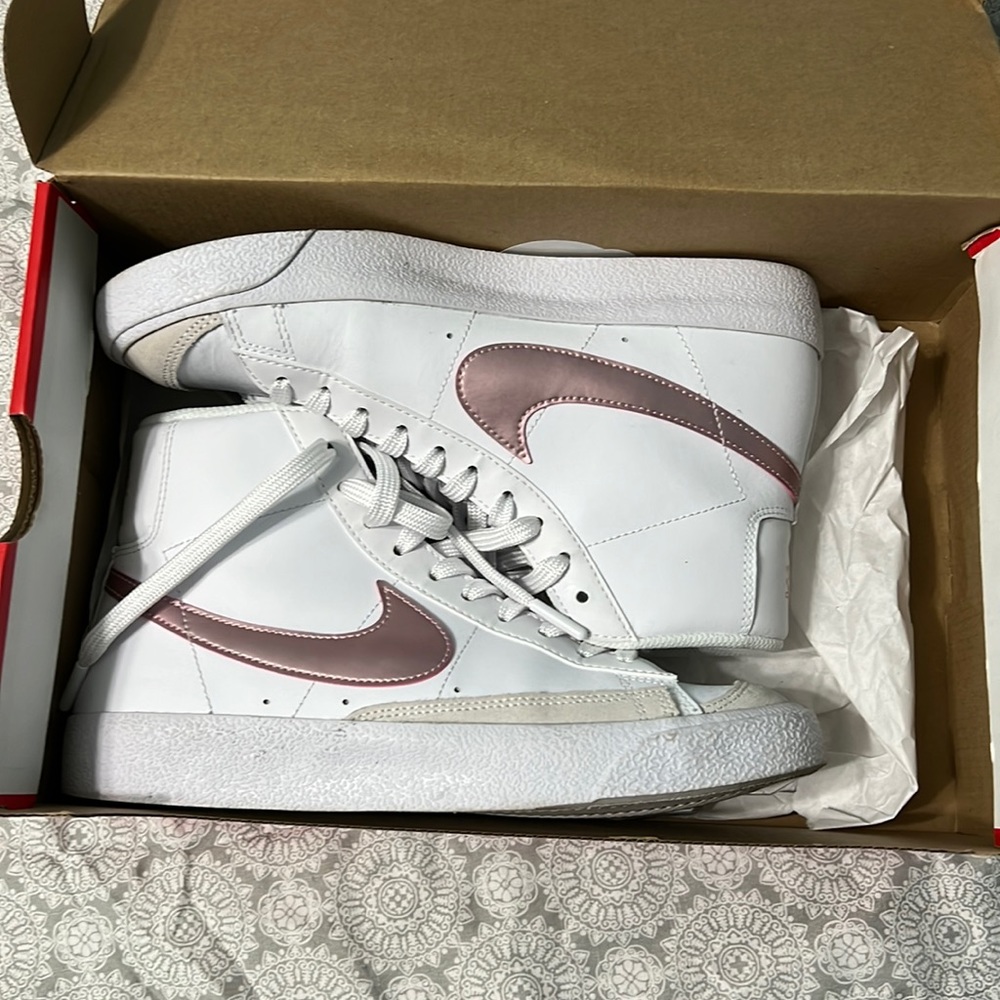 pink nike blazers, size 6y in kids, 6 in kids = 7.5-8 in women’s